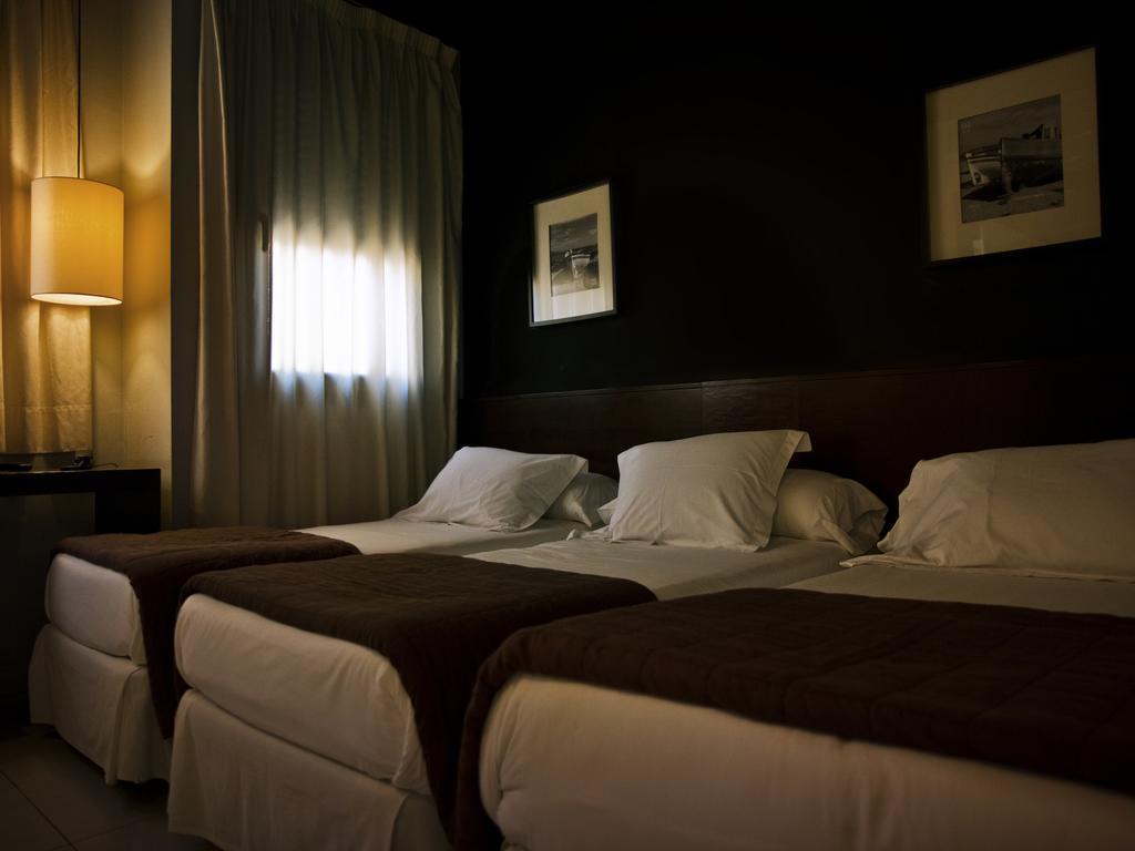Hostal Badaloní Badalona Quarto foto